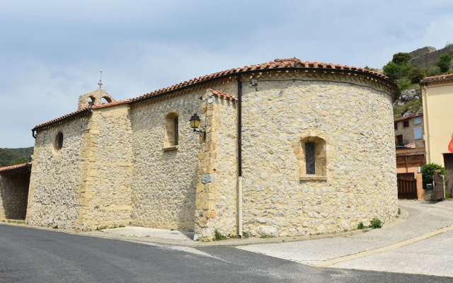 Quaint Holiday Home in Languedoc-roussillon With Garden