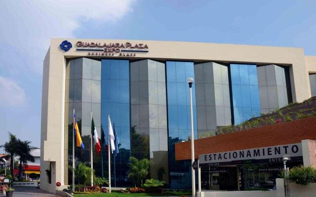Отель Guadalajara Plaza Expo Business Class вид на фасад