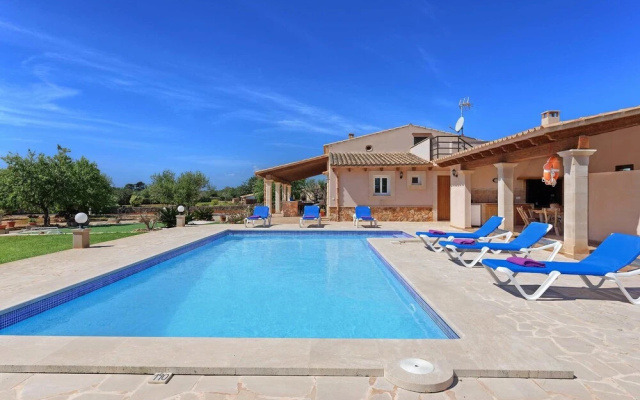 Villa Xuri