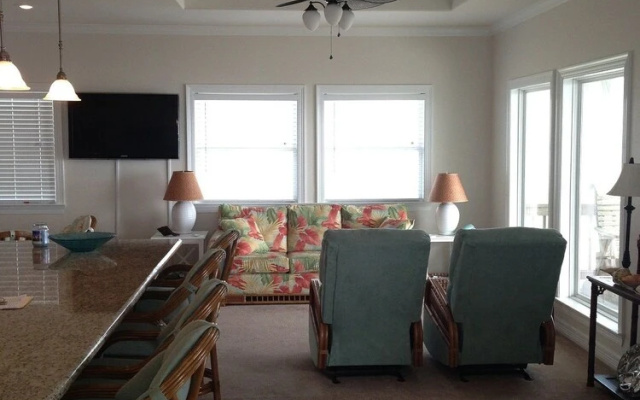 Shore Haven 2 Bedroom Home by RedAwning