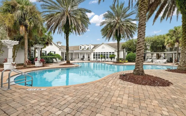 Landing Furnished Apartments near UNF