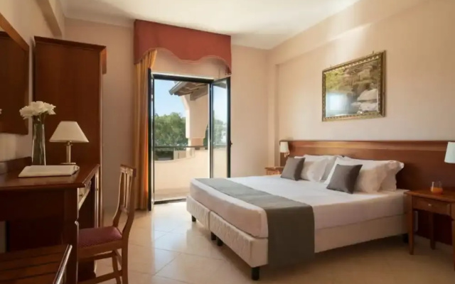 Madama club village
