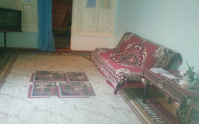 Nodir House