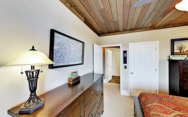 Mountaintop - 4 Br Home