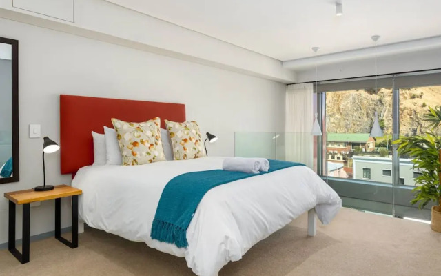 Stylish 1bed Secure Mountain Views