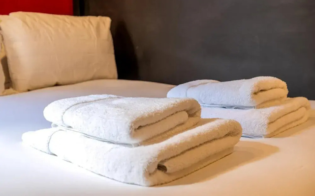 Trendy Kings Cross Flat