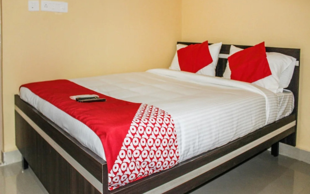 OYO 12840 Sri Guru Residency