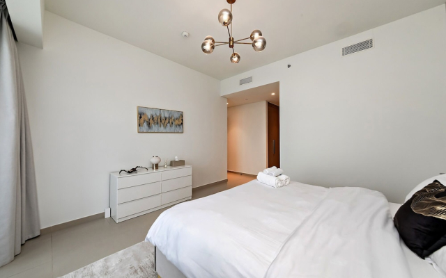 Burj View Stylish 3BR with Maids Room