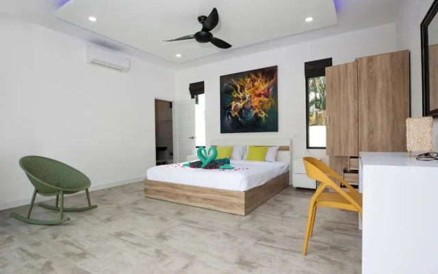 Modern 5 Bedrooms Pool Villa Curtis