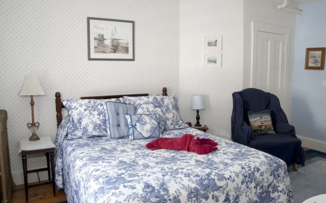 Candlebay Inn