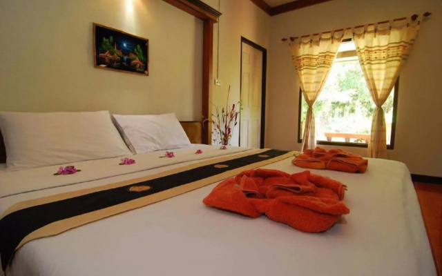 Lanta Nice Beach Resort