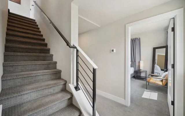 Swanky Townhome Near Old Town, Breweries and River