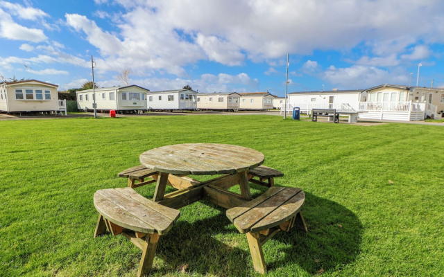The Beachside Hideout - St Michaels Caravan Park