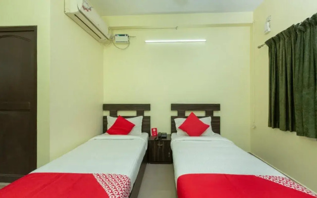 OYO Flagship 22408 Apple Tree Residency