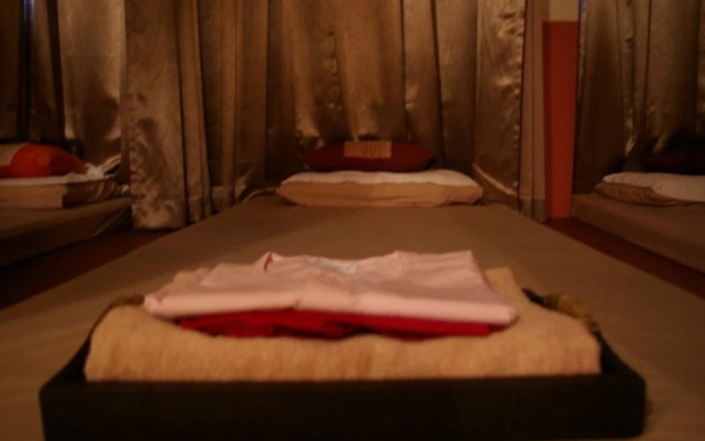 Moom Pon Khlai Hostel & Spa