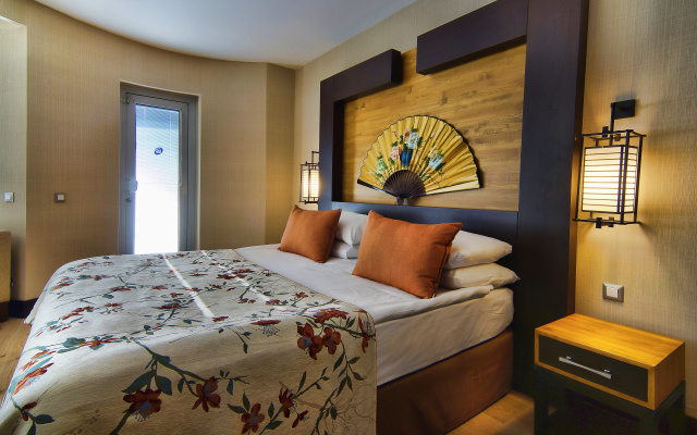 Limak Lara De Luxe Hotel and Resort