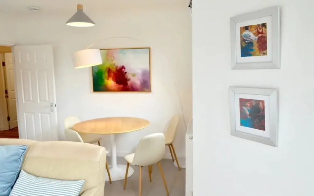 Modern and Central Flat in Roseburn Area