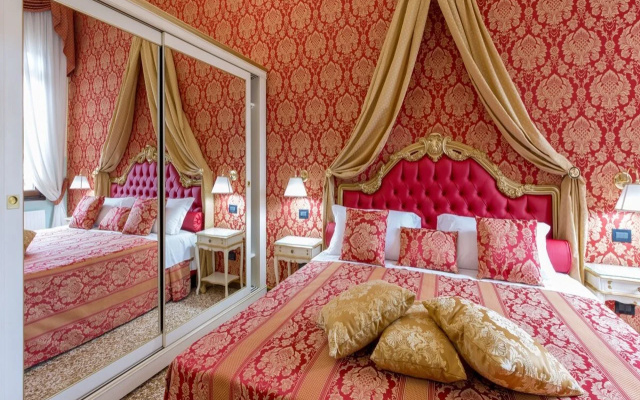 Friendly Venice Suites