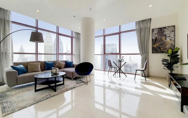 GreenFuture - Panoramic City View From This High-Rise Chic Condo