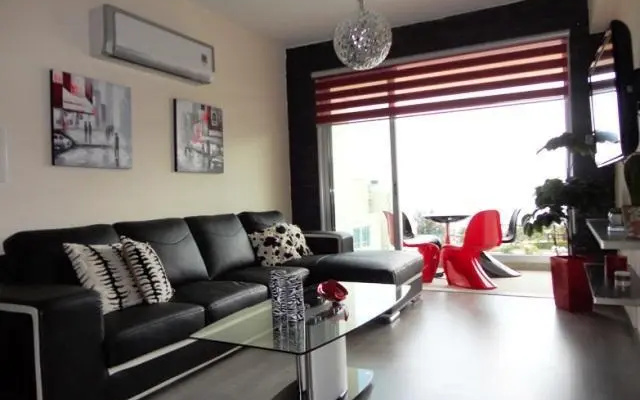 Avalon Beach Apartment