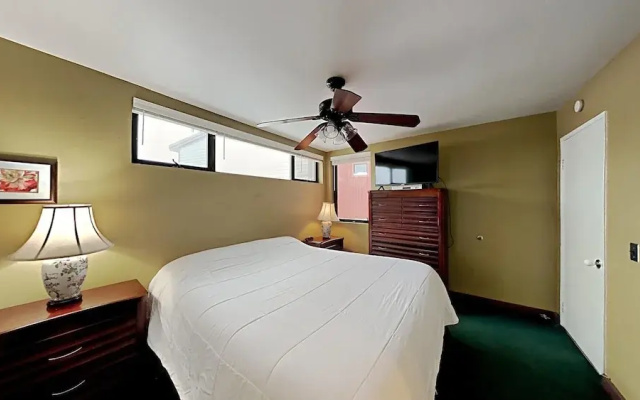 Beautifully Remodeled Condo Close Hot Tubs, Sauna, Skiing, Car Charging! by RedAwning