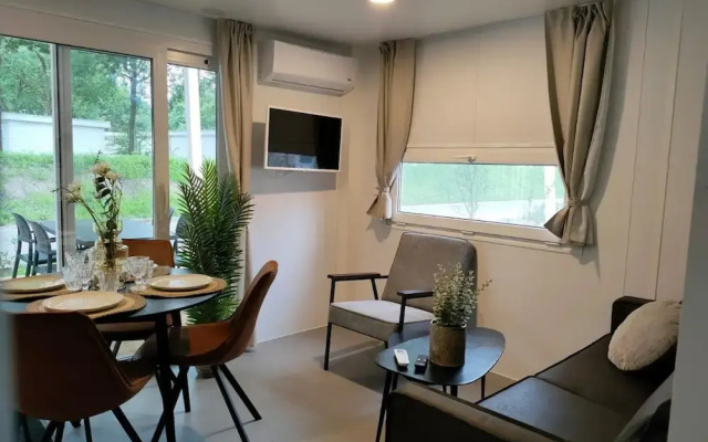 Nice Chalet With Airco Near Efteling