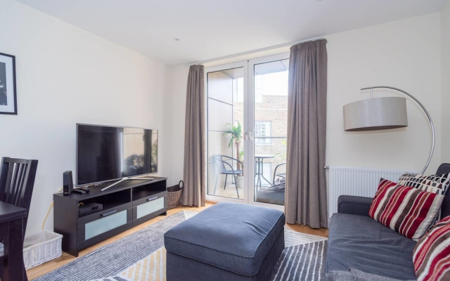 A Beautiful Modern 2 Bedroom Apartment