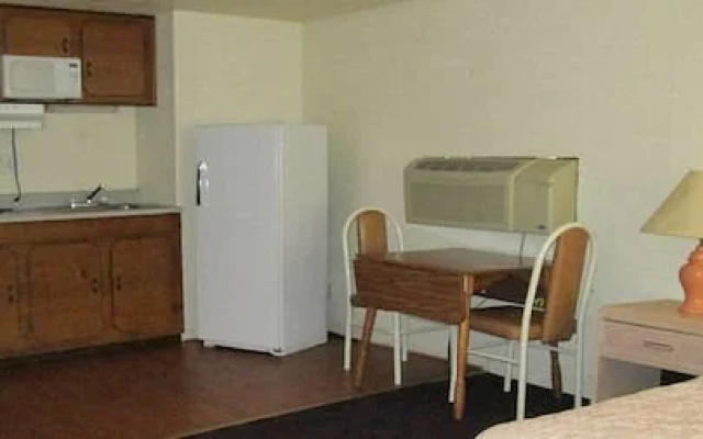 Topaz Inn & Suites