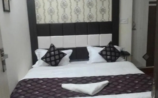 Hotel Ishwar Palace