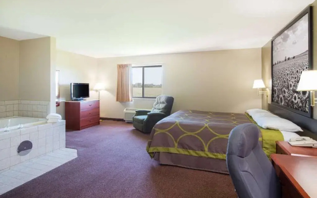 Super 8 Iola KS
