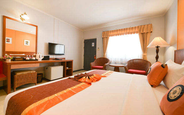 S Lodge Pattaya (formally known as Sabai Lodge)