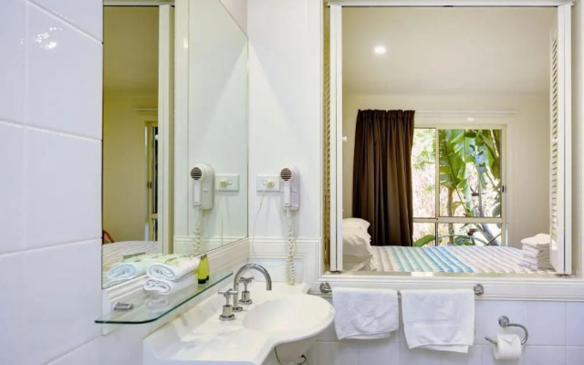 Aqualuna Beach Resort - Unit 25