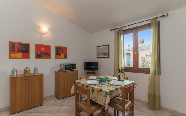Il Glicine 1.5 Km From The Beach