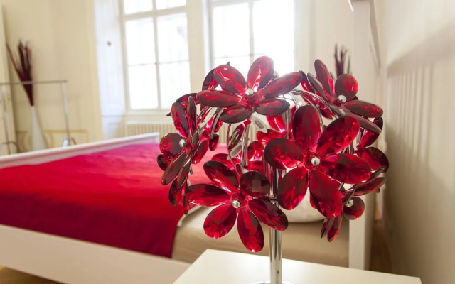 Cherry Charm Apartment