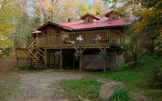 Отель Algonquin Eco-Lodge вид на фасад