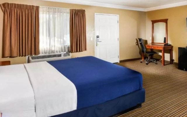 Hollywood Inn Express North
