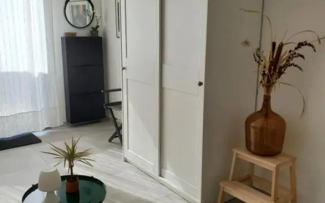 Charmant studio moderne avec extérieur