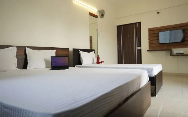 OYO 28029 Living Luxurious Studio Rooms
