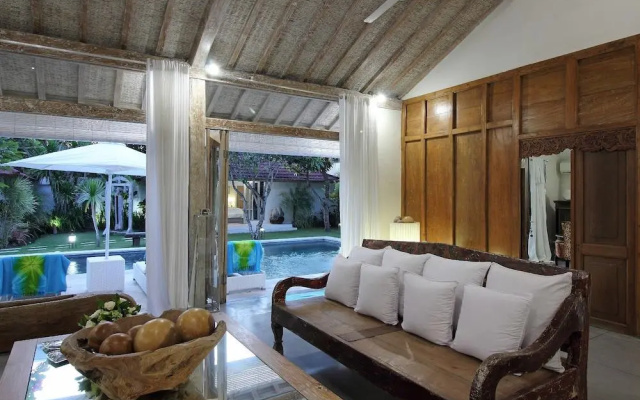 Villa Putih Seminyak