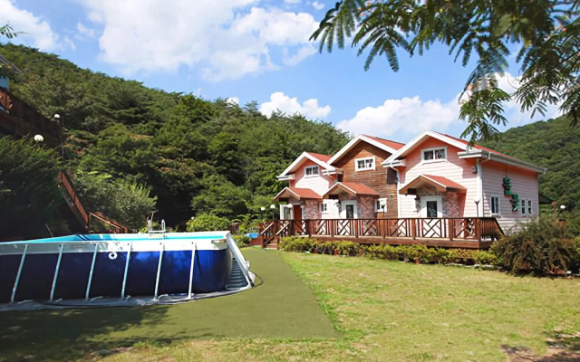 Yangsan Chickweed & Flower Pension