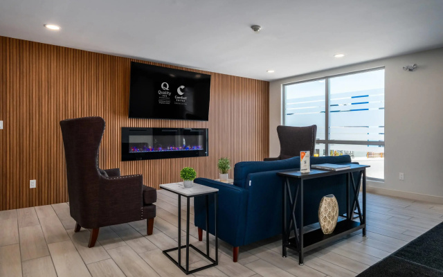Comfort Suites Kingston Central