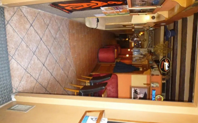 Academus CafePub  Guest House