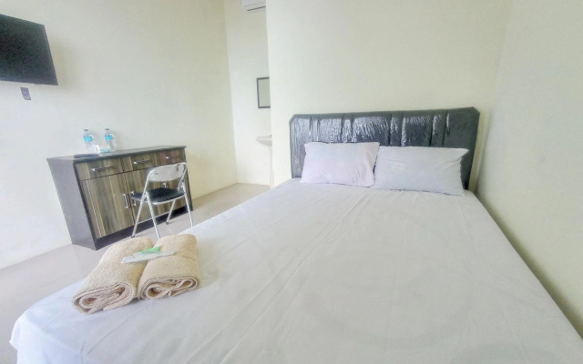 Grand Kencana Guesthouse near Wisata Bahari Lamongan
