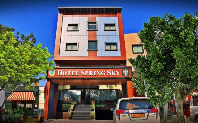 Spring Sky Mughalsarai By ShriGo Hotels