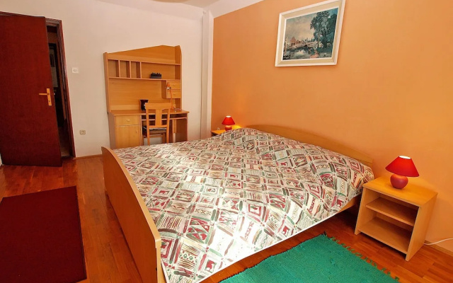 Apartment 70