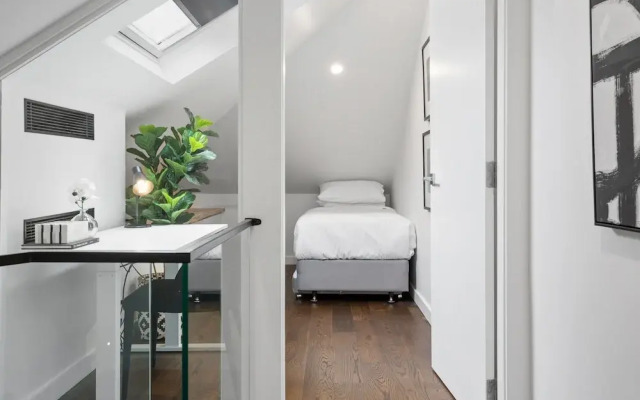 Charming 3-bed Cottage With a Courtyard