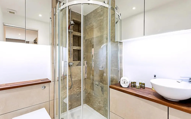 Duplex Two-bed Apartment Near Tower Bridge