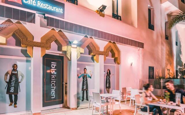 Отель ibis Fes Марокко, Фес - 1 отзыв об отеле, цены и фото номеров - забронировать отель ibis Fes онлайн вид на фасад