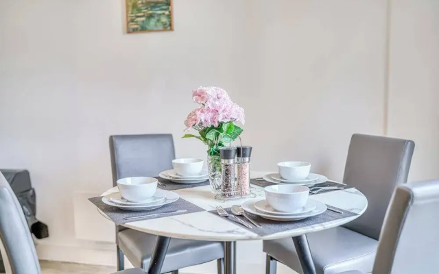 Salford Duplex Apartment - Near City Center