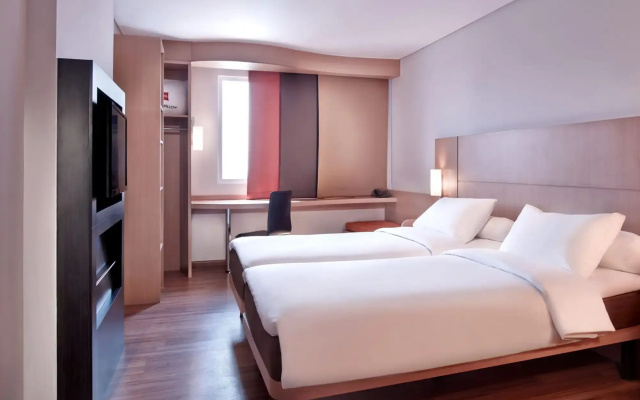 Ibis Gading Serpong